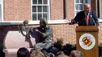 Willard unveils the statue of Kermit and Jim Henson